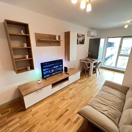 יאשי Airport Flyhub Chic Apartment מראה חיצוני תמונה