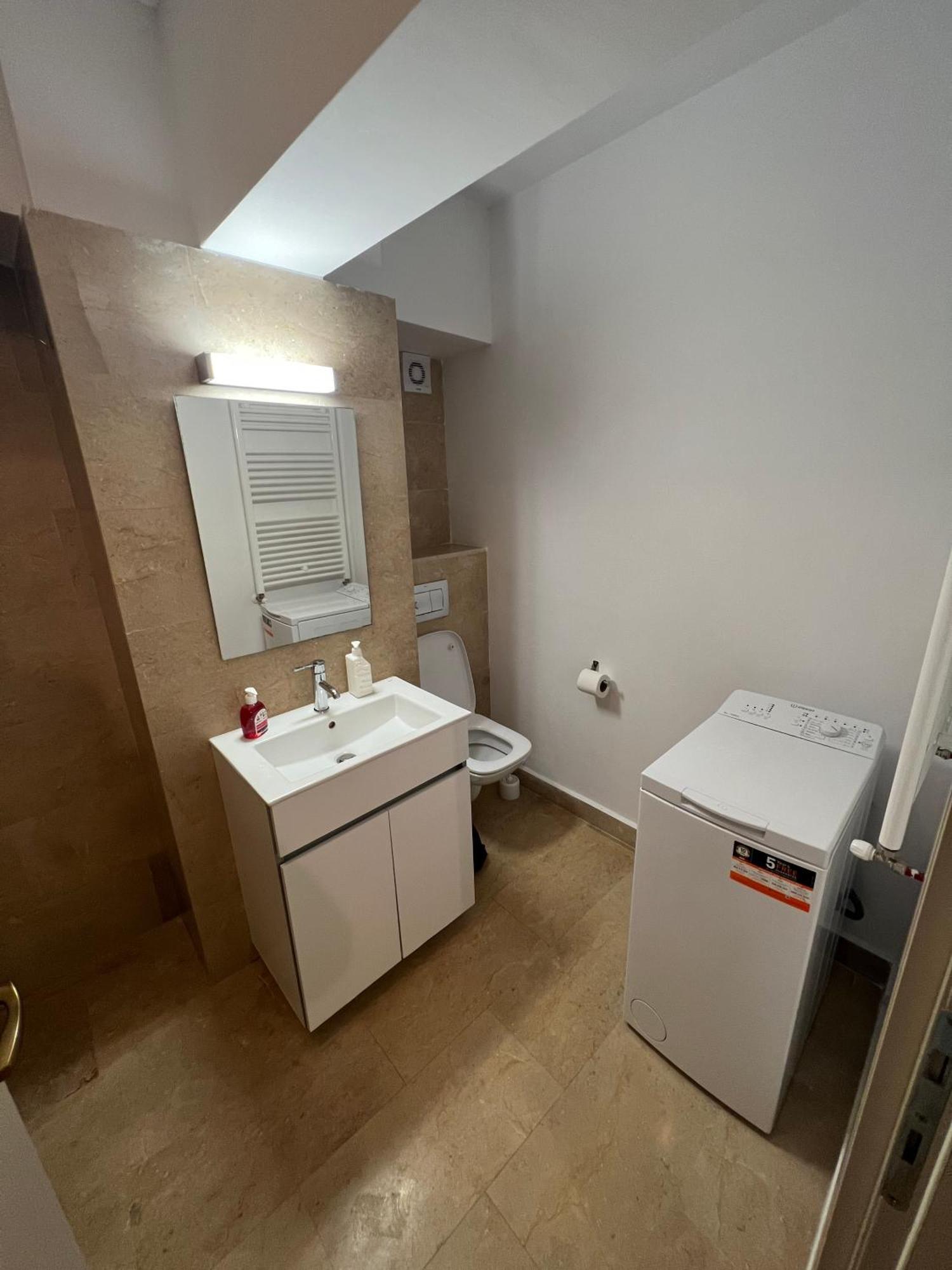 יאשי Airport Flyhub Chic Apartment מראה חיצוני תמונה